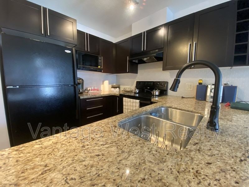 1000 Sunset Dr - Photo 5 of 23