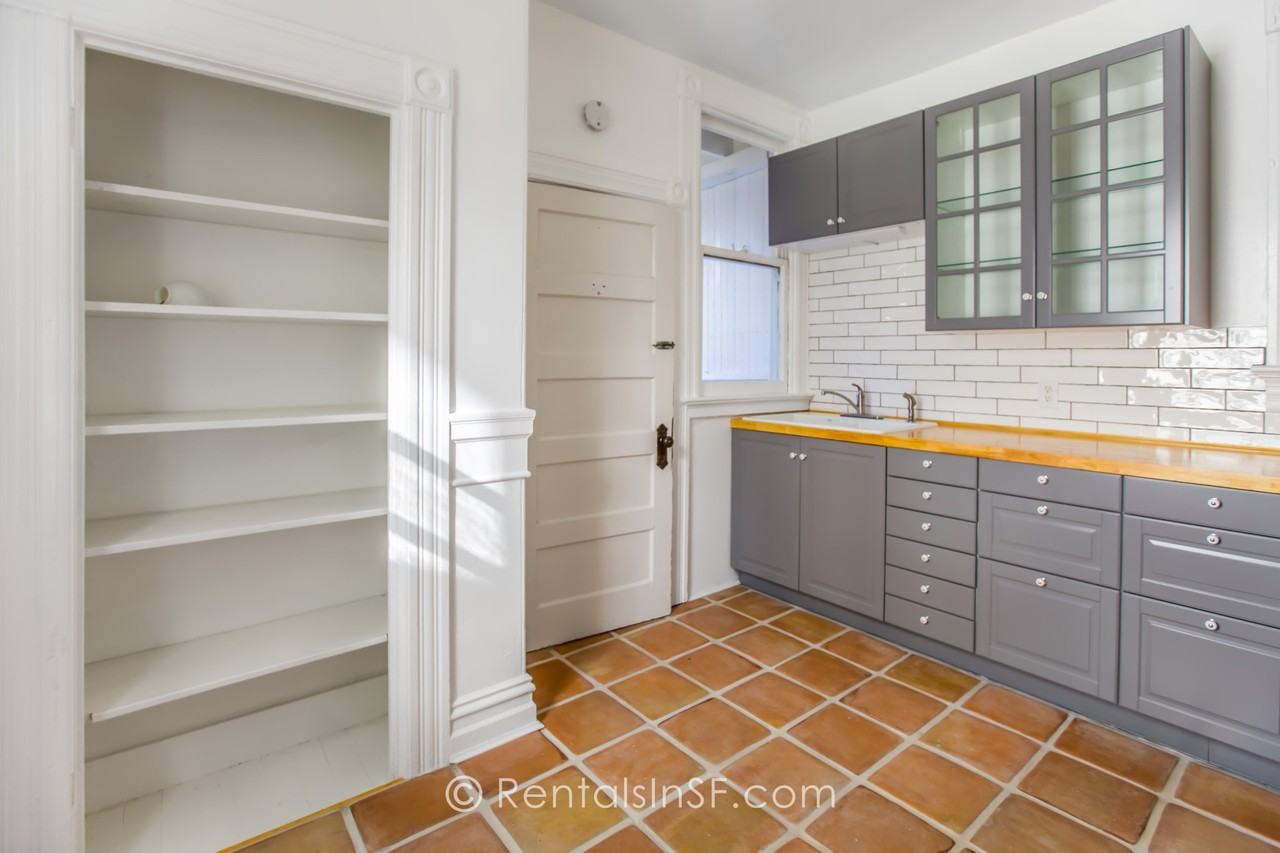 420 Broderick St - Photo 4 of 17