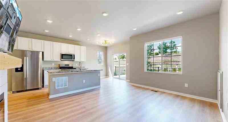 1933 Villageview Ln - Photo 4 of 20