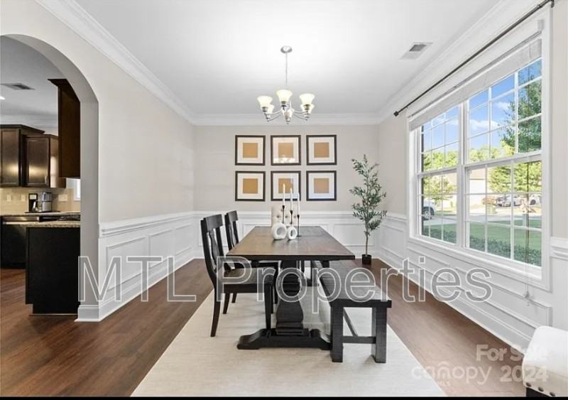 3042 Collin House Dr - Photo 3 of 25