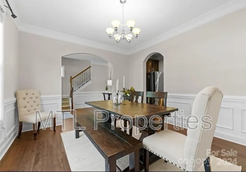 3042 Collin House Dr - Photo 4 of 25