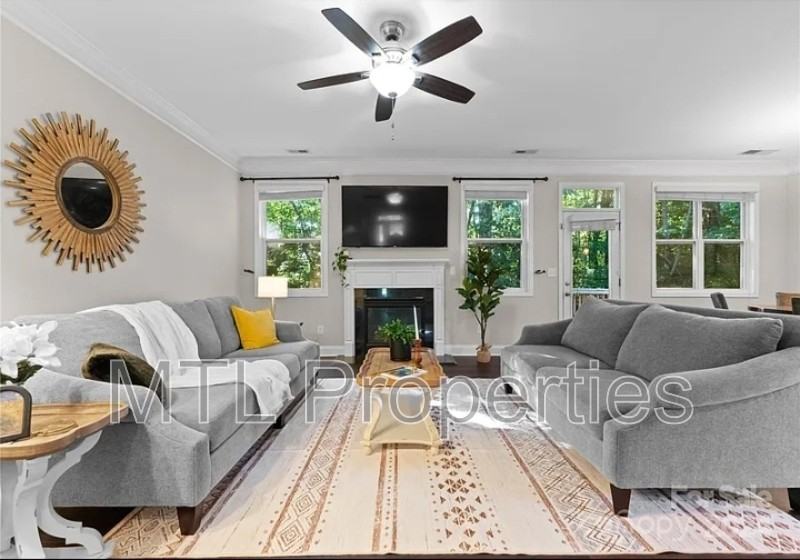 3042 Collin House Dr - Photo 5 of 25