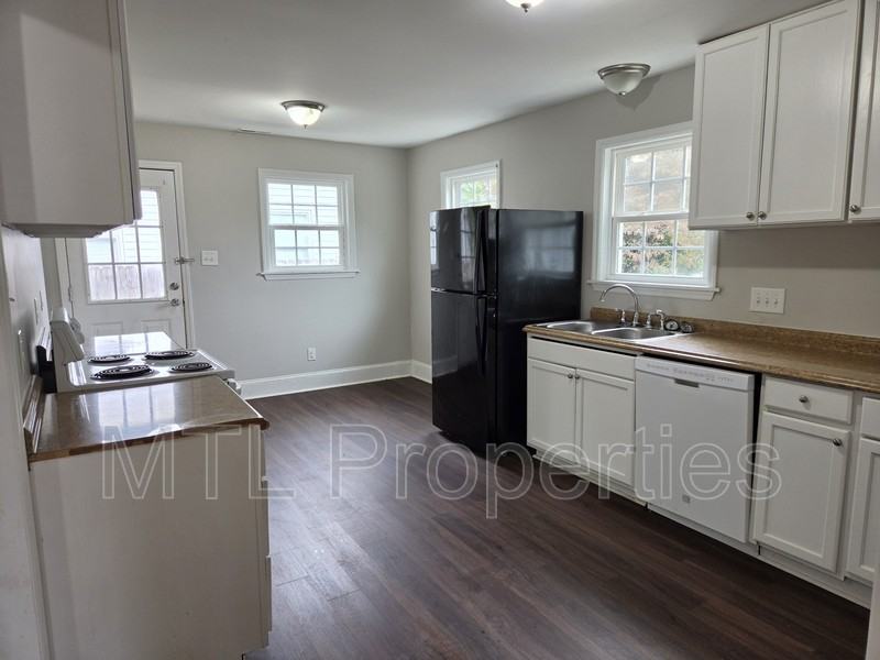1036 Williams St - Photo 2 of 9
