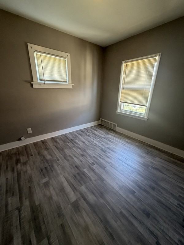 7901 Dorver Ave - Photo 6 of 7