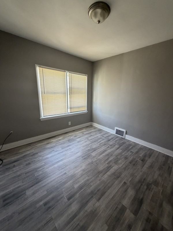 7901 Dorver Ave - Photo 7 of 7