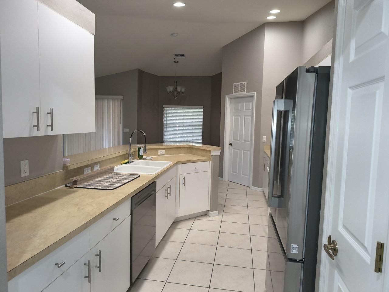 19949 Lake Vista Cir #C - Photo 3 of 12
