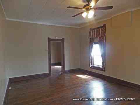 627 E 2nd St - Photo 3 of 13