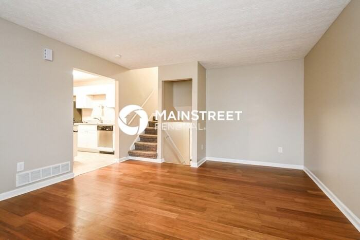 2596 Woodsedge Rd - Photo 5 of 18