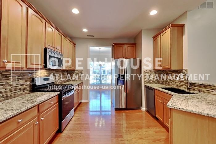 6260 Vinings Vintage Dr - Photo 7 of 20