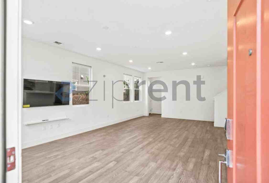 9102 Headlands Ave - Photo 5 of 39