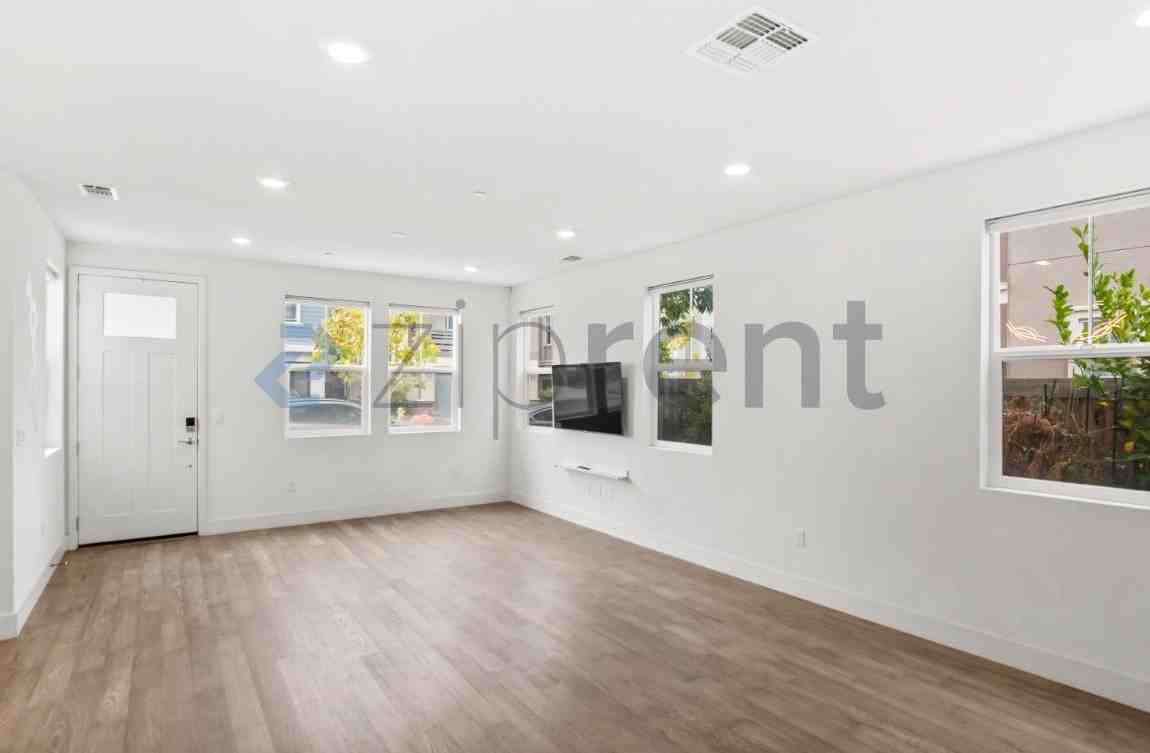 9102 Headlands Ave - Photo 6 of 39