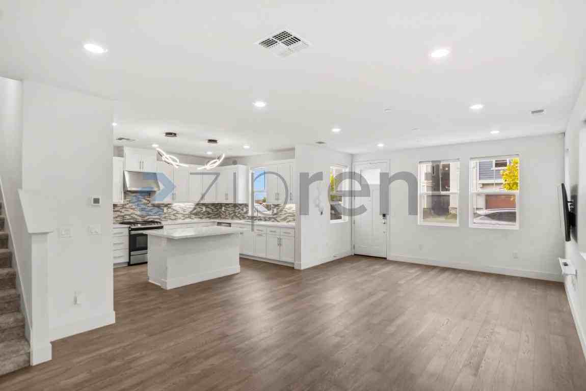 9102 Headlands Ave - Photo 7 of 39