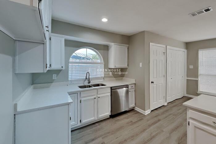 7512 Lake Arrowhead Dr - Photo 7 of 23