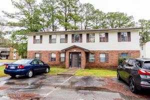 featured image of 104 Ravenwood Dr #D