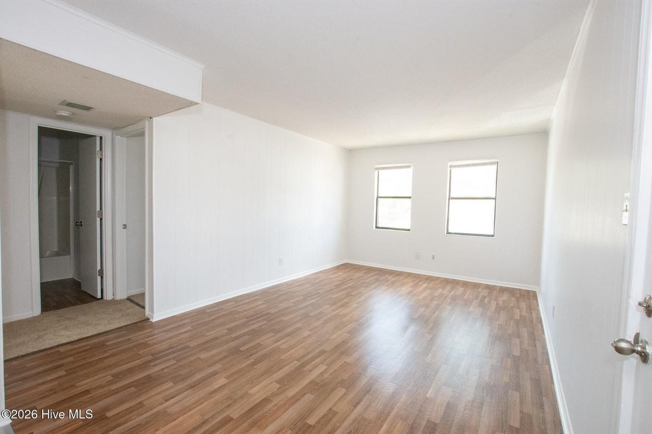 104 Ravenwood Dr #D - Photo 3 of 15