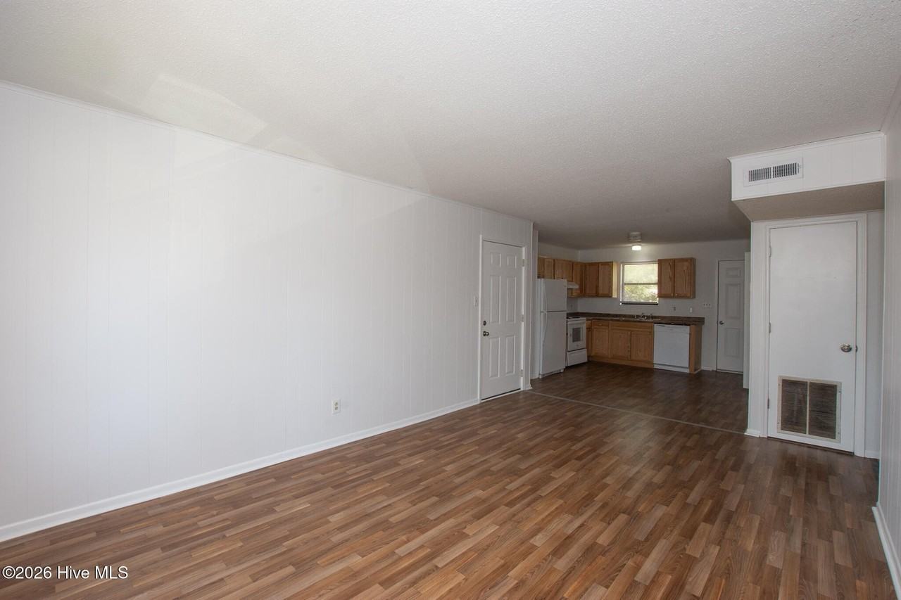 104 Ravenwood Dr #D - Photo 4 of 15