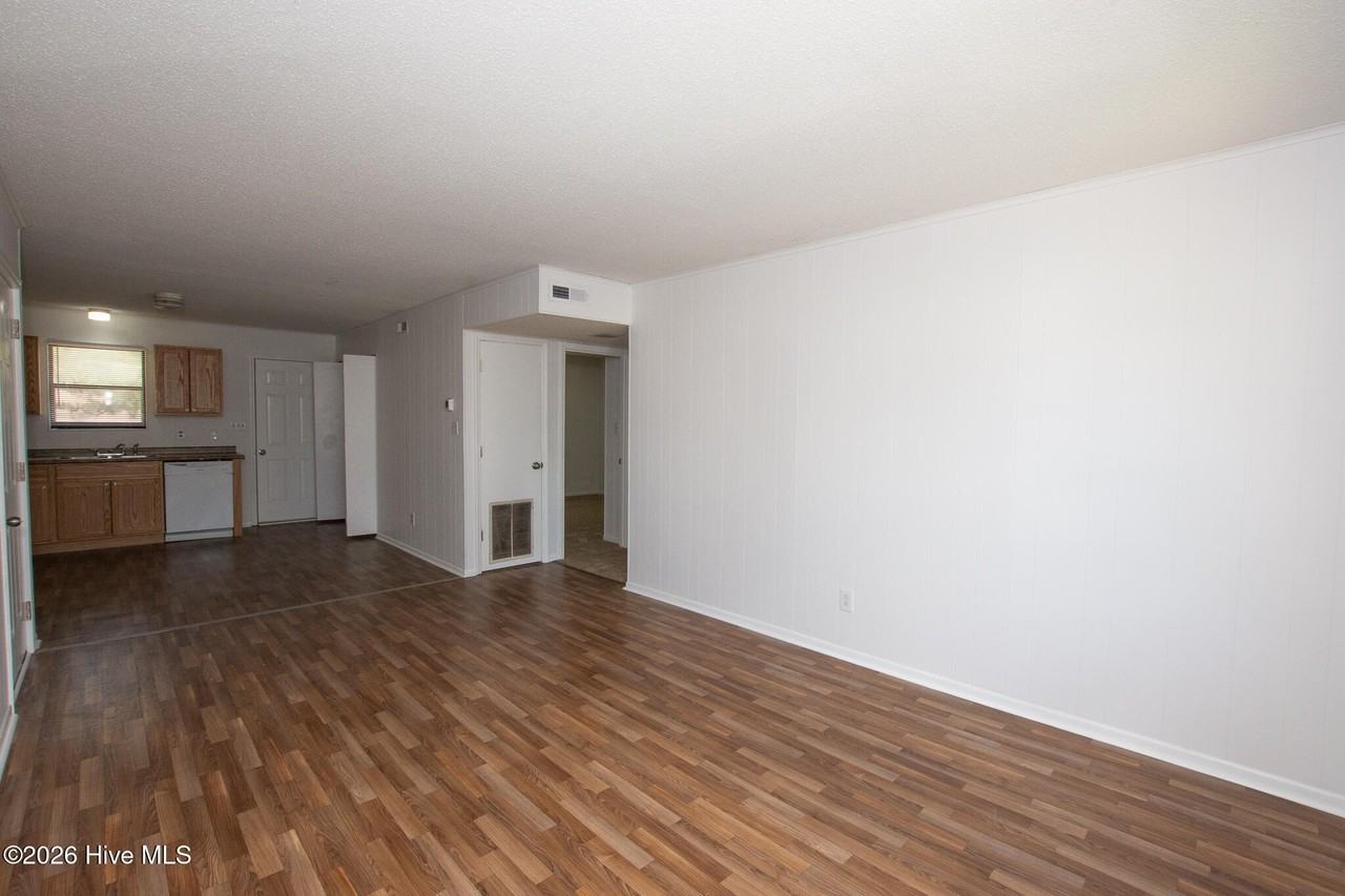 104 Ravenwood Dr #D - Photo 5 of 15
