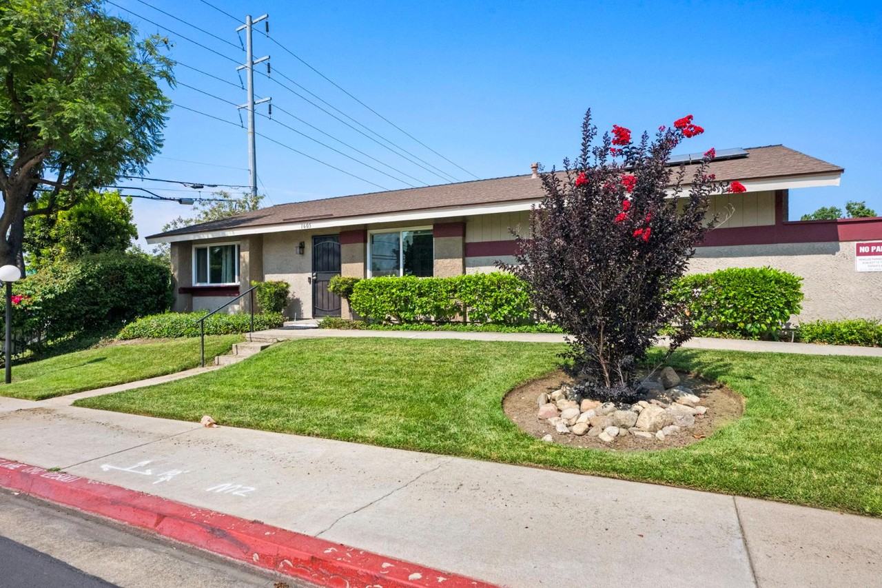 1605 Carmel Cir E - Photo 5 of 11