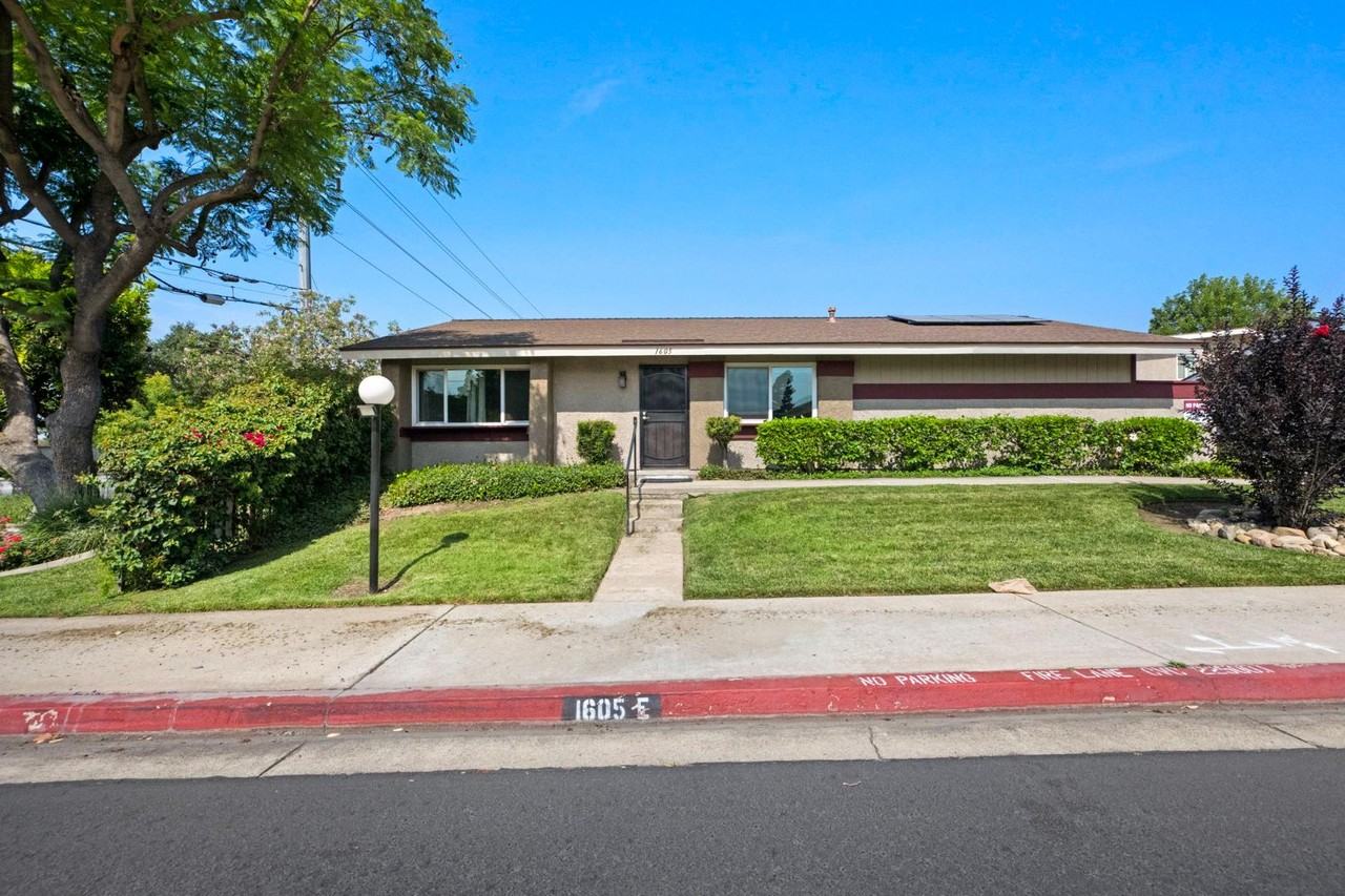 1605 Carmel Cir E - Photo 6 of 11