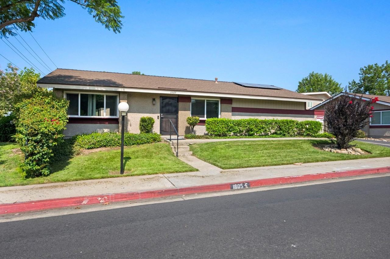 1605 Carmel Cir E - Photo 7 of 11