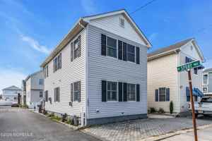 featured image of 102 W Spray Way