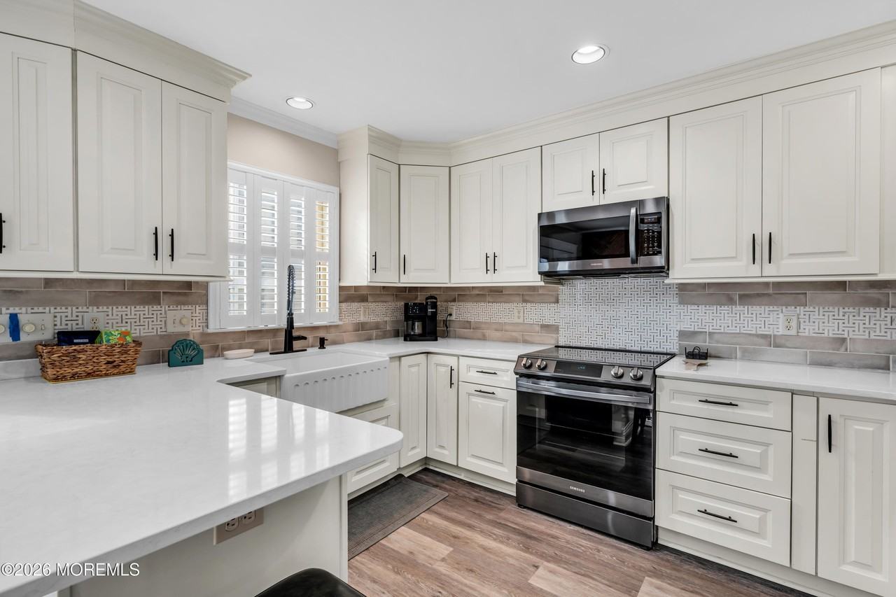 102 W Spray Way - Photo 4 of 24