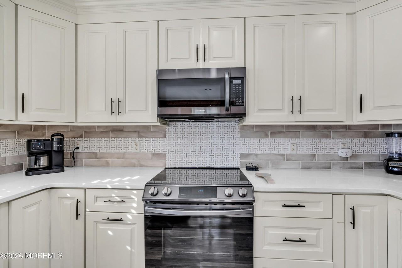 102 W Spray Way - Photo 6 of 24