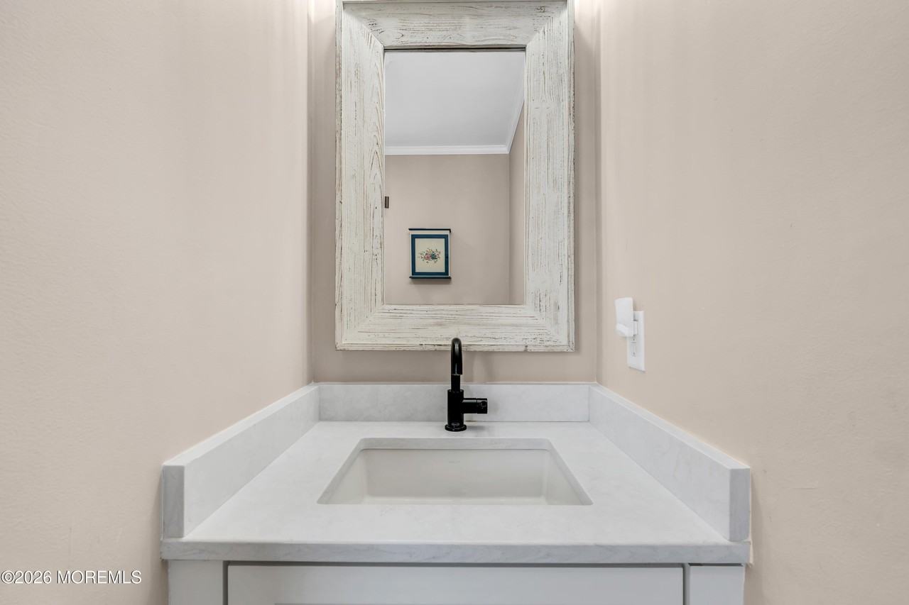 102 W Spray Way - Photo 7 of 24