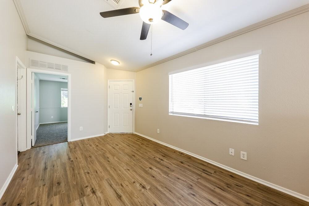 8154 W Shangri La Rd - Photo 4 of 16