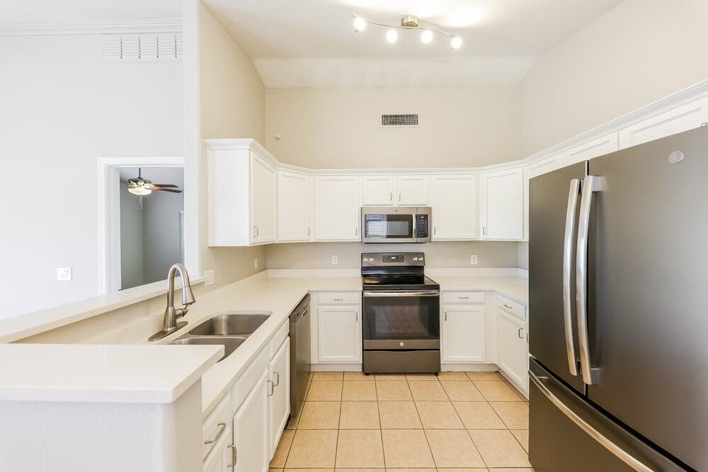 8154 W Shangri La Rd - Photo 5 of 16
