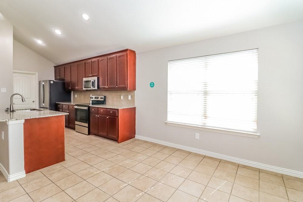 7105 Mohegan Dr - Photo 6 of 16