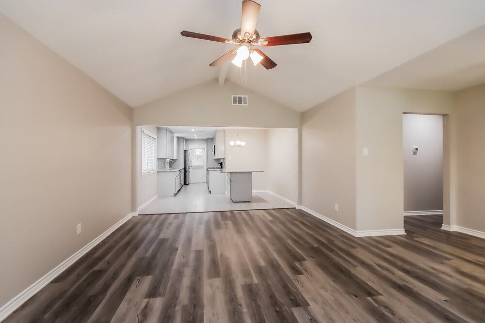5026 Monteith Dr - Photo 3 of 16