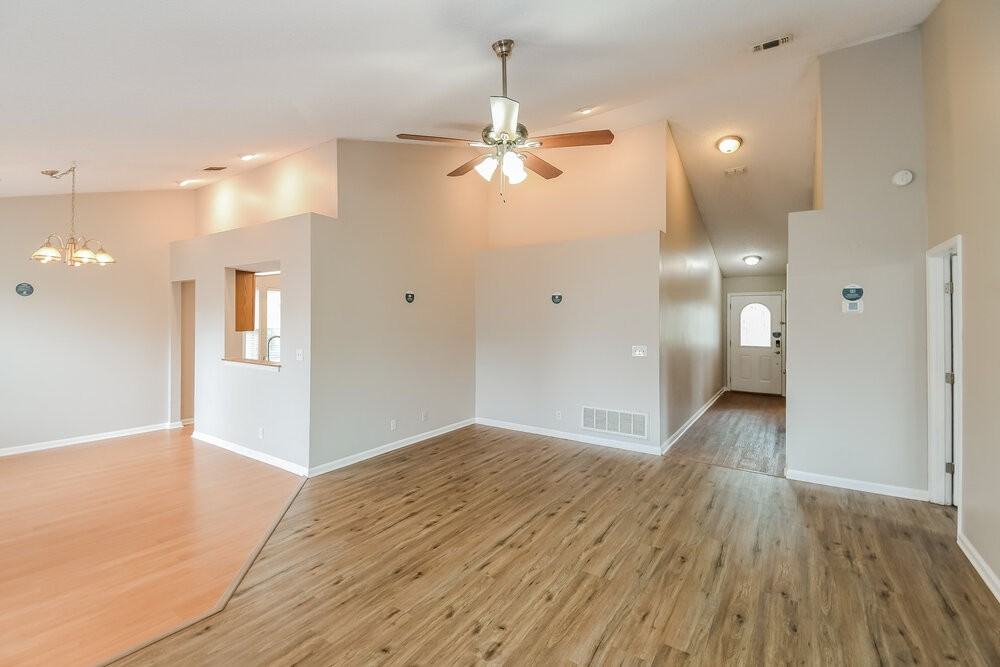 7741 Sugartree Ct - Photo 3 of 16