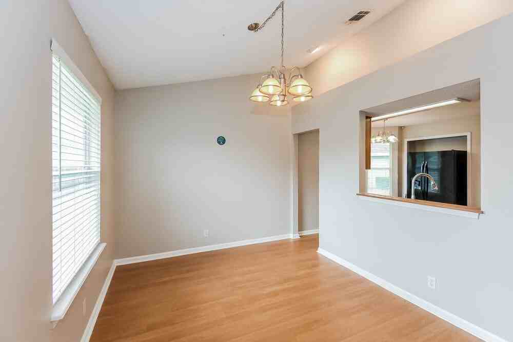 7741 Sugartree Ct - Photo 5 of 16