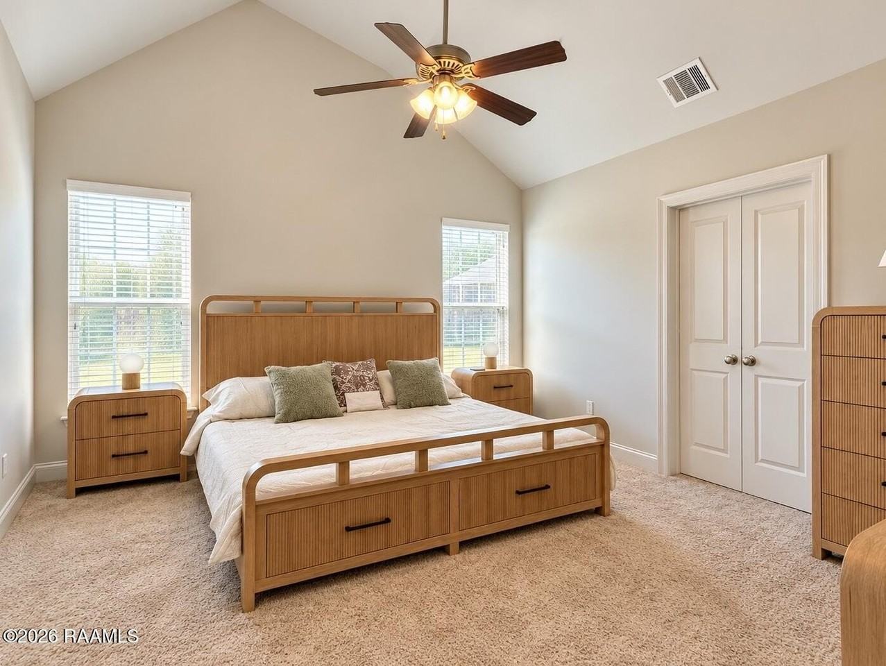 707 Ira St - Photo 5 of 9