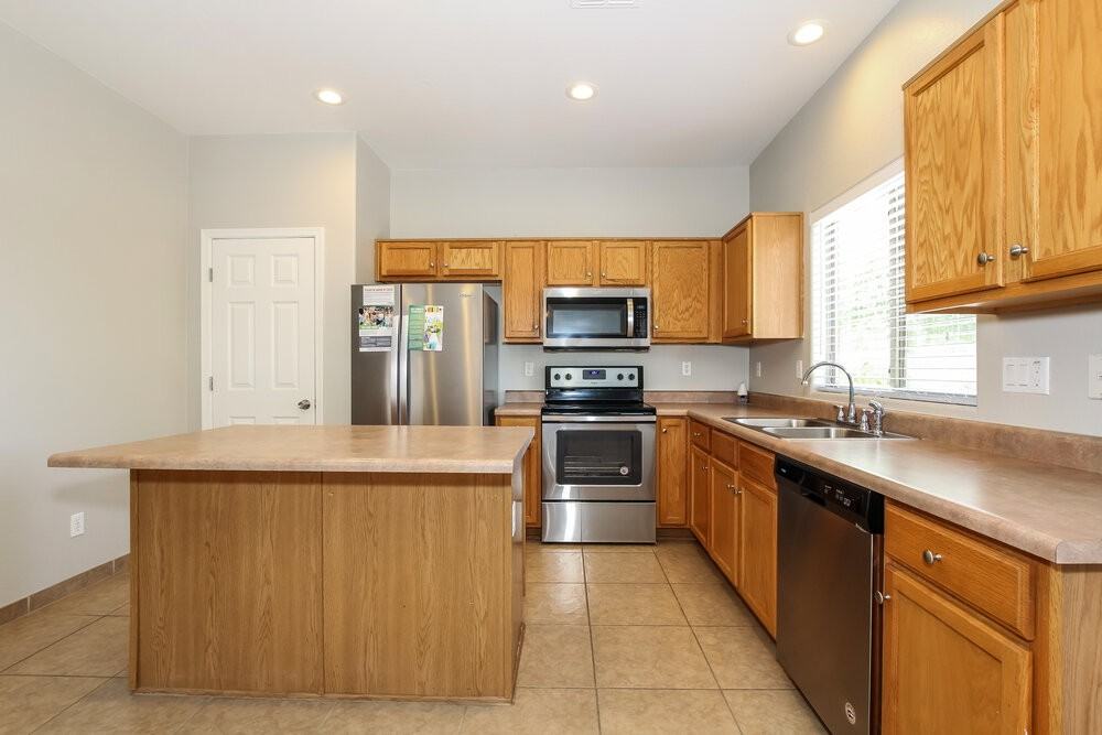 1608 S 80th Ln - Photo 5 of 15