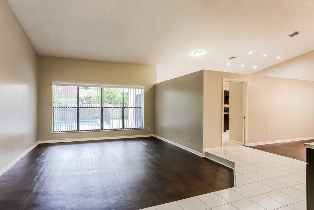 4430 Nw 65th Ter - Photo 5 of 16