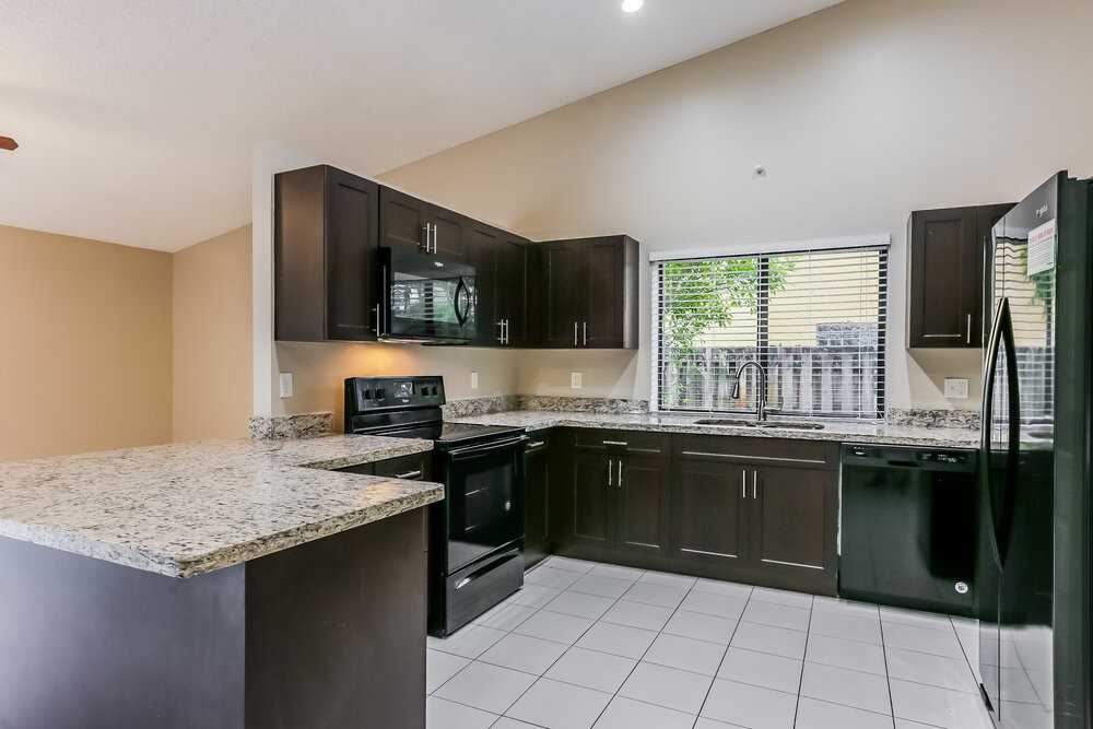 4430 Nw 65th Ter - Photo 7 of 16