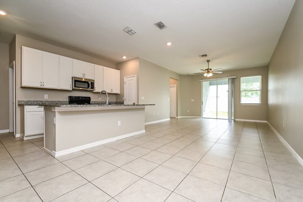 11821 Clare Hill Ave - Photo 4 of 16