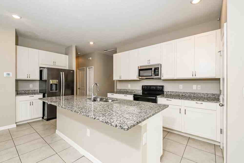 11821 Clare Hill Ave - Photo 7 of 16