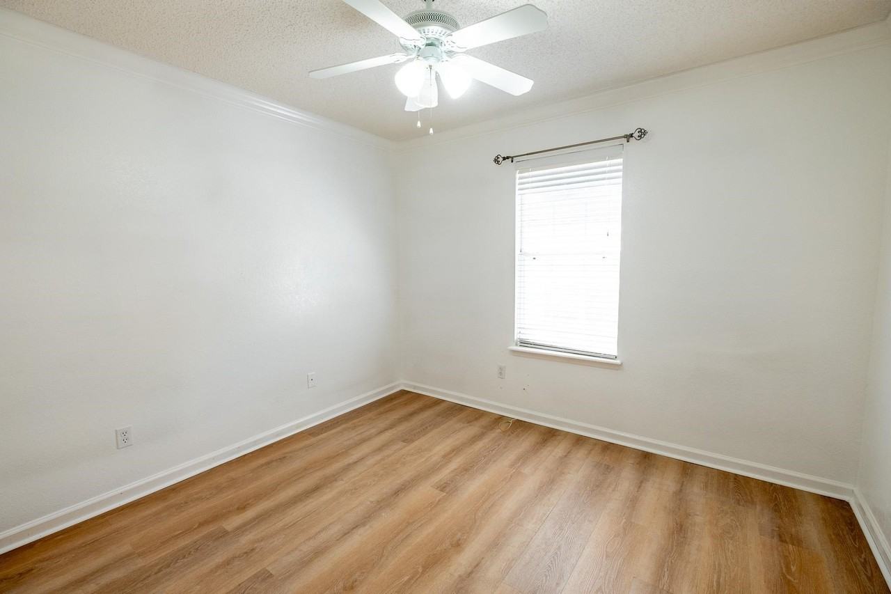 5357 Saint Ives Ln - Photo 5 of 34