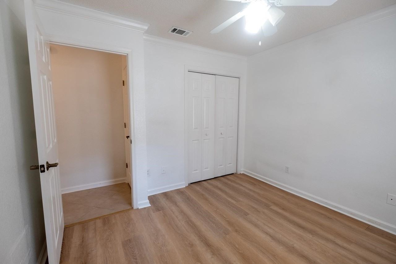 5357 Saint Ives Ln - Photo 6 of 34