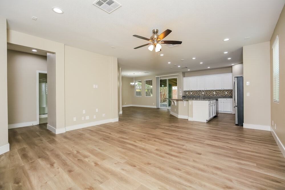 10075 Pacific Peak St - Photo 5 of 17
