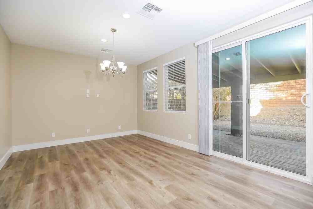 10075 Pacific Peak St - Photo 6 of 17