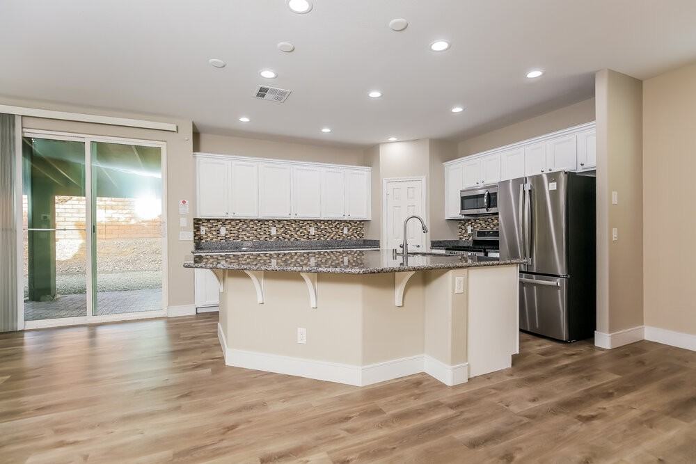 10075 Pacific Peak St - Photo 7 of 17