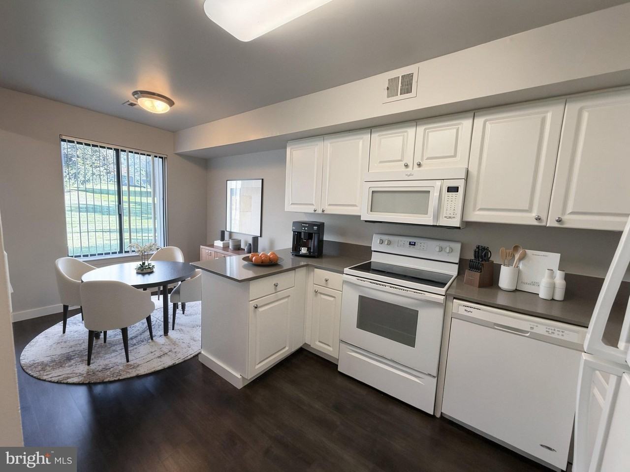 1560 Wick Ln - Photo 3 of 12
