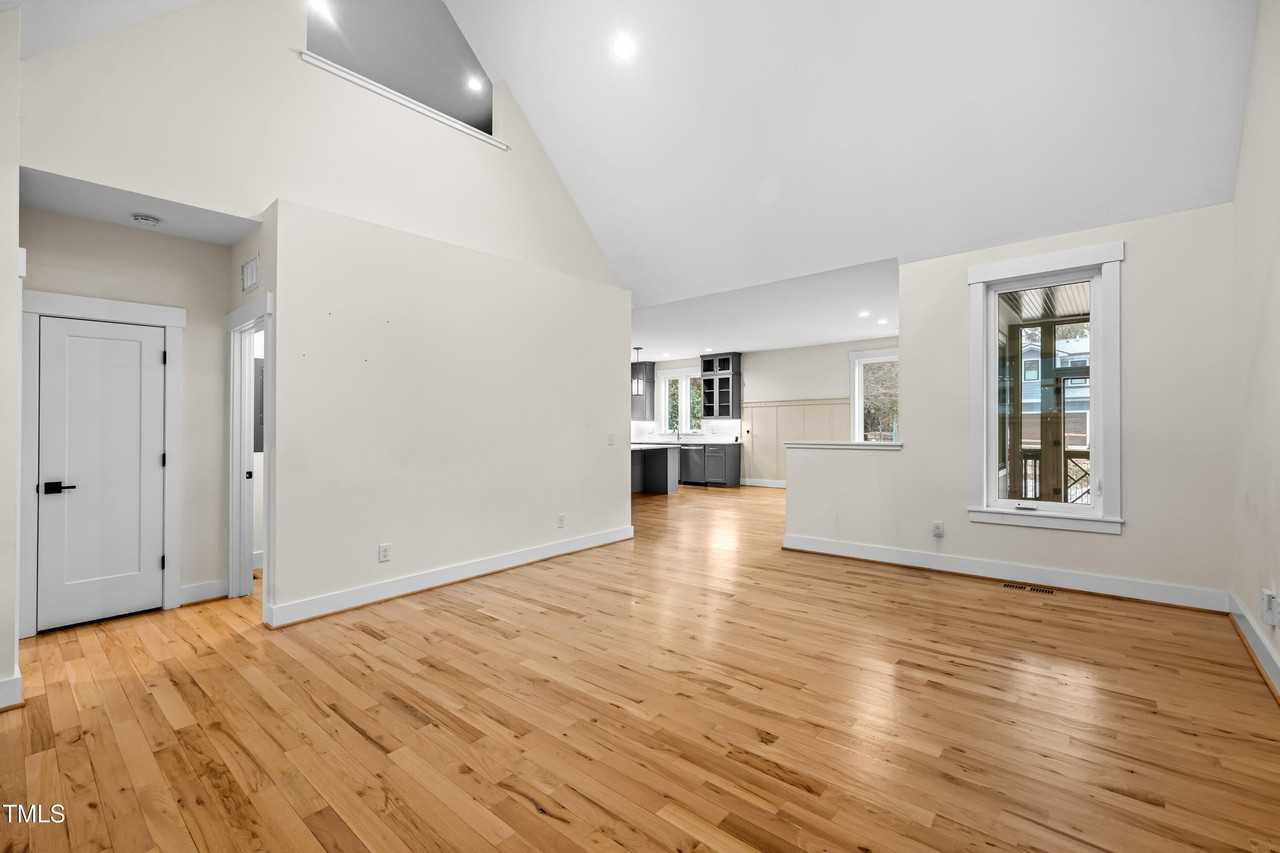 917 S Blount St - Photo 4 of 41