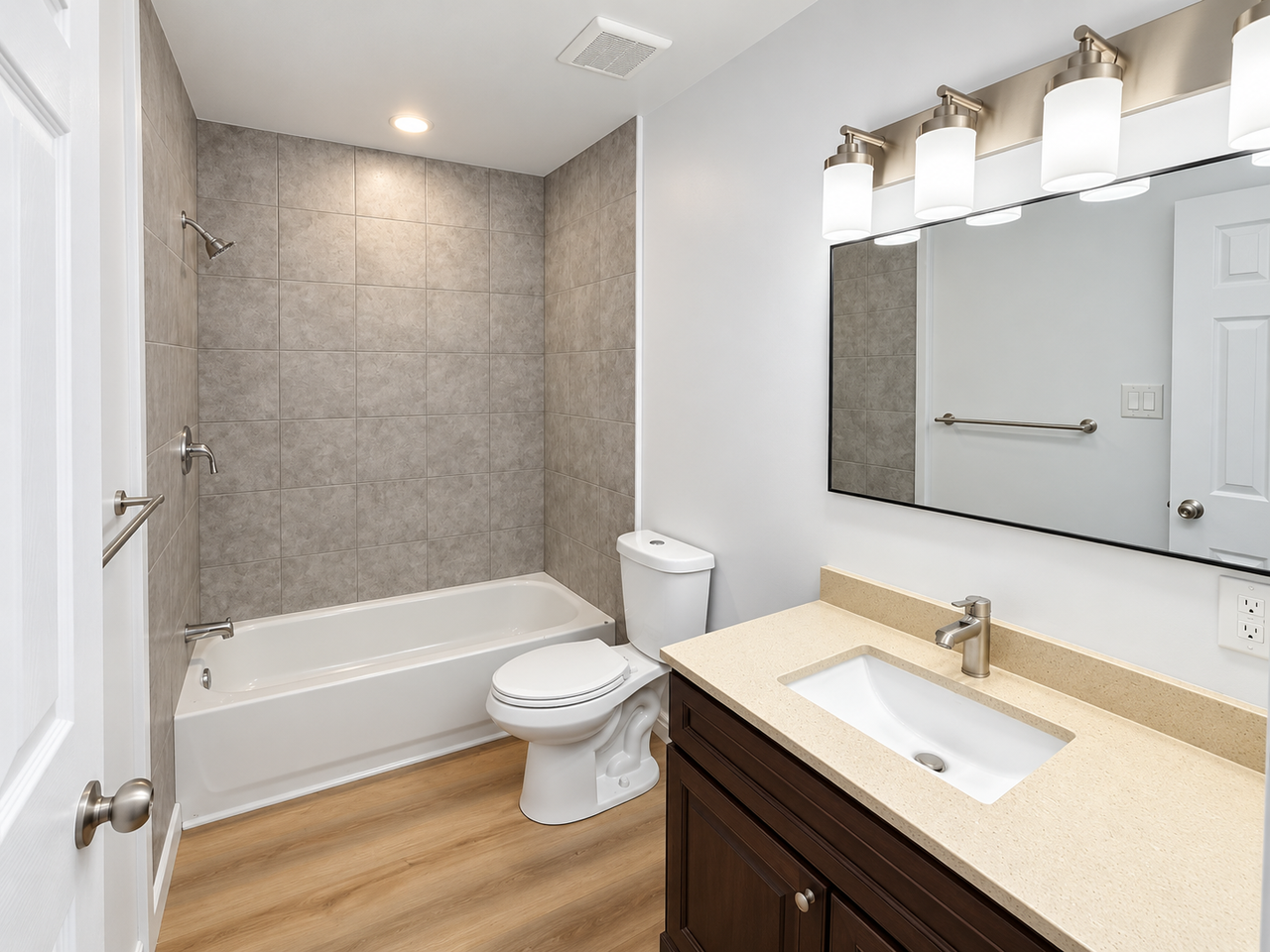 78 Rue de Lanaudière #A - Photo 7 of 8