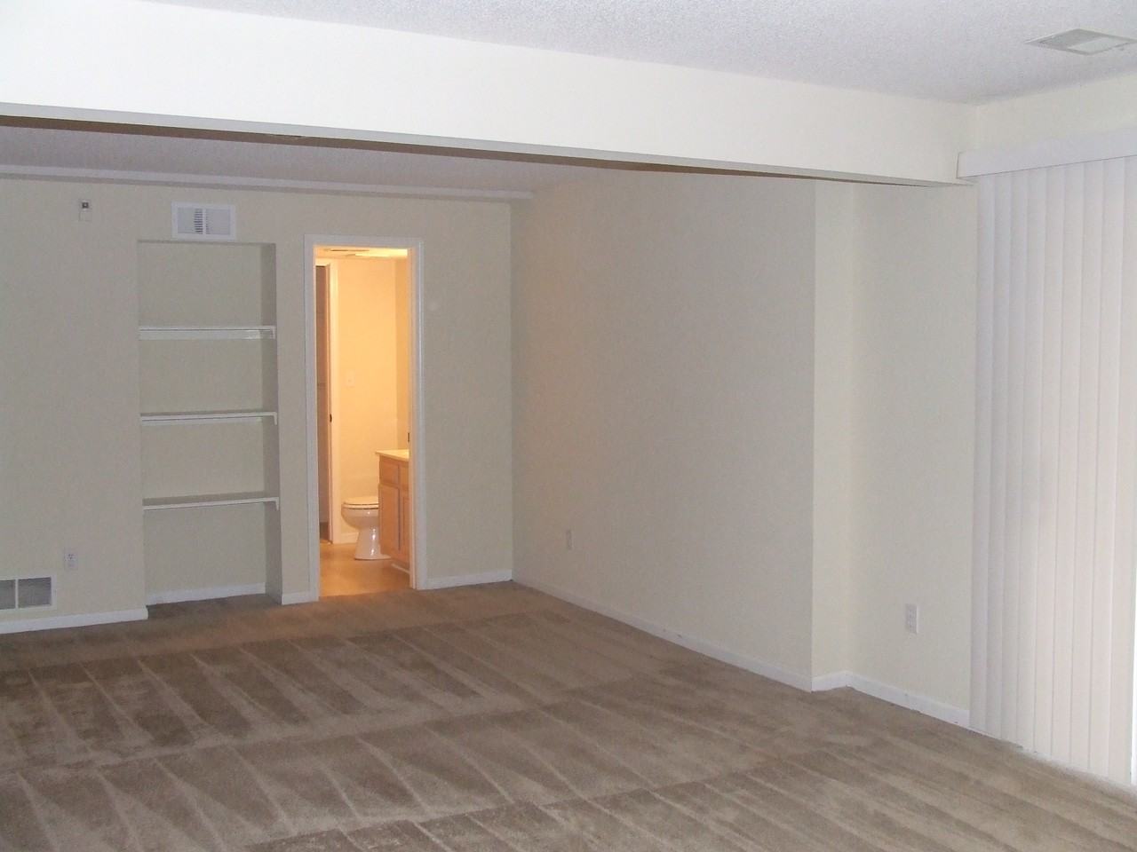 1009 NE Whispering Winds Cir - Photo 2 of 14