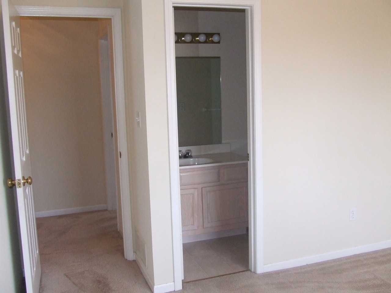 1009 NE Whispering Winds Cir - Photo 3 of 14